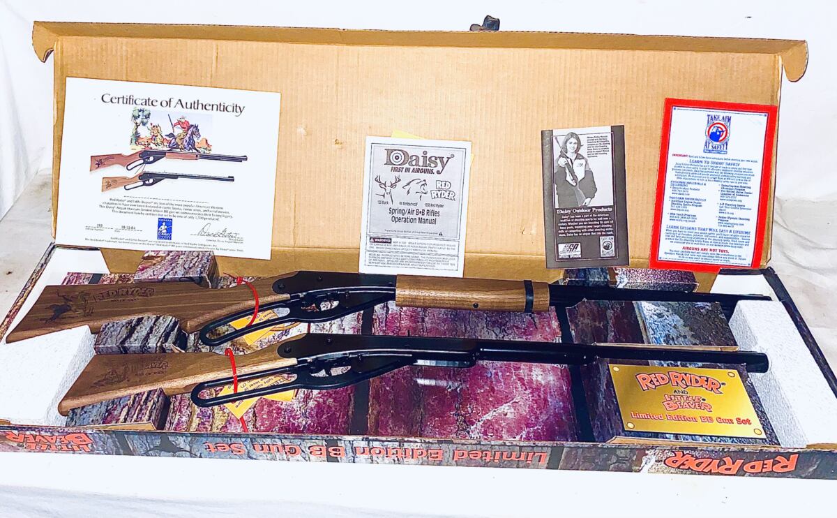 Daisy 1938 Red Ryder & 105 Little Beaver two gun set beautiful large box - Image 3